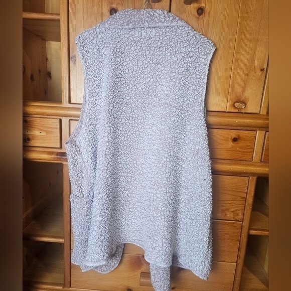 UGG Koolaburra purple faux fur long open vest with side pockets. XL - Picture 5 of 8